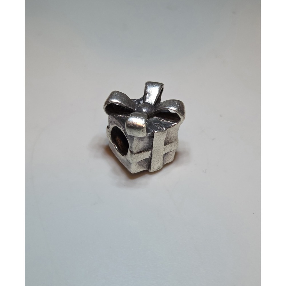 GENUINE VINTAGE CHAMILIA STERLING SILVER GIFT BOX CHARM 925‎ RETIRED